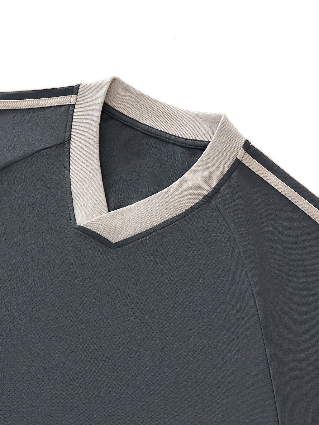 Mooda Color-Block V-Neck Long-Sleeve T-Shirt