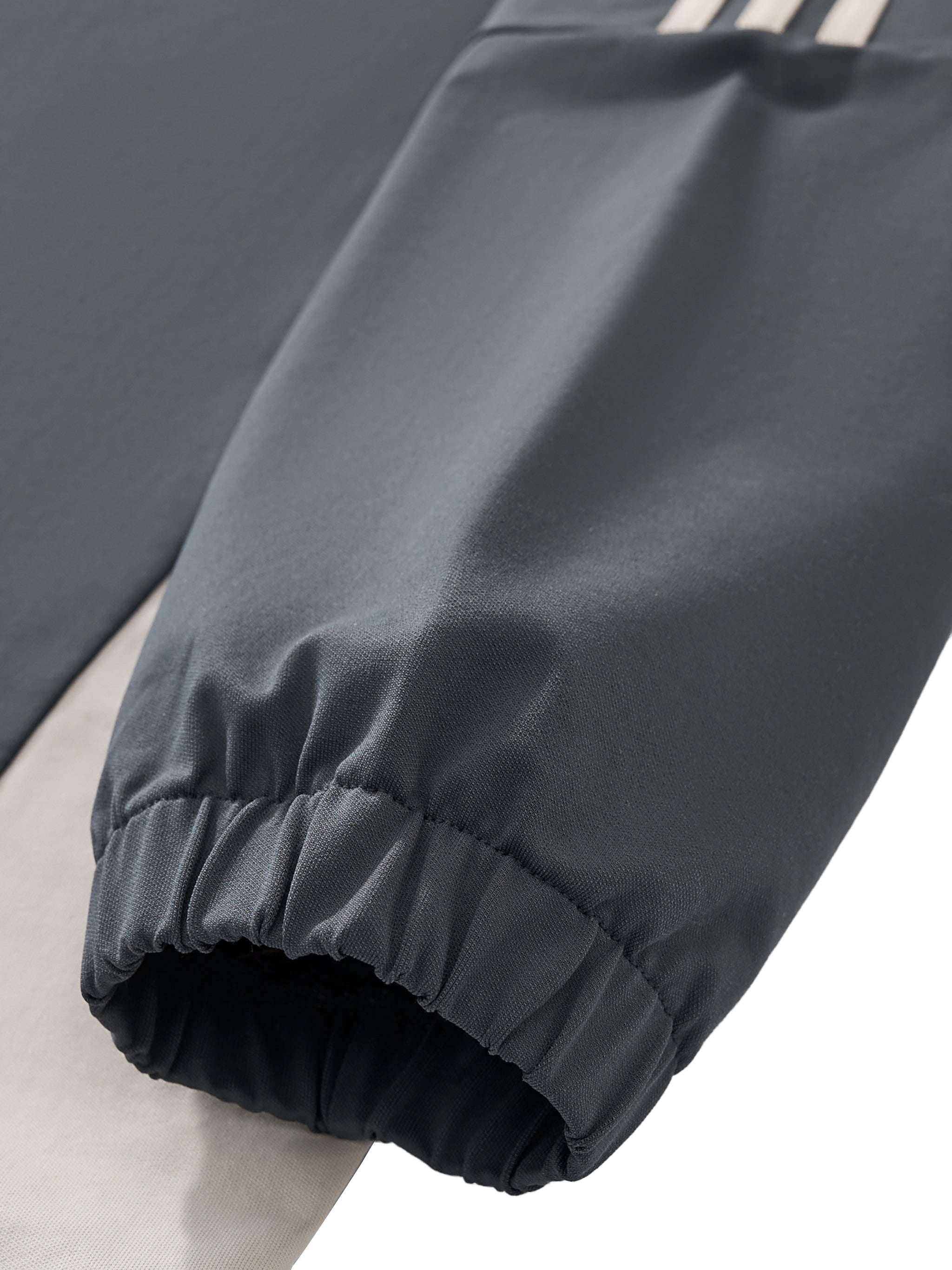 Mooda Color-Block V-Neck Long-Sleeve T-Shirt